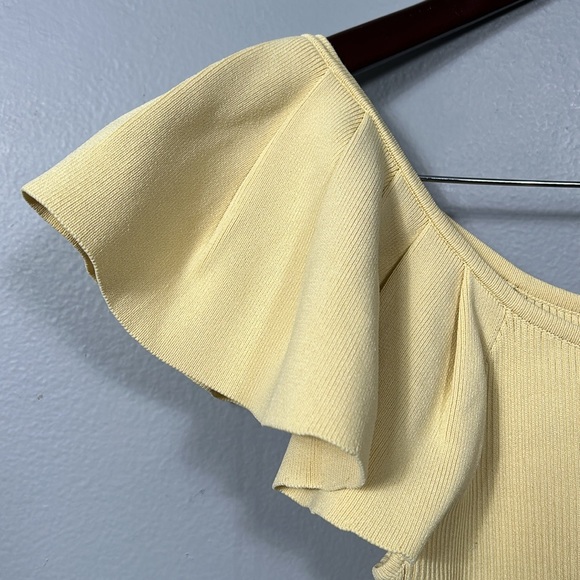 Broadway Ribbed Ruffle Shoulder yellow short sleeve sweater size small 38 - Picture 3 of 9